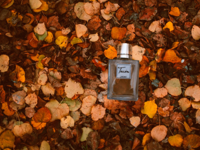 Trendy perfumes for women's autumn
